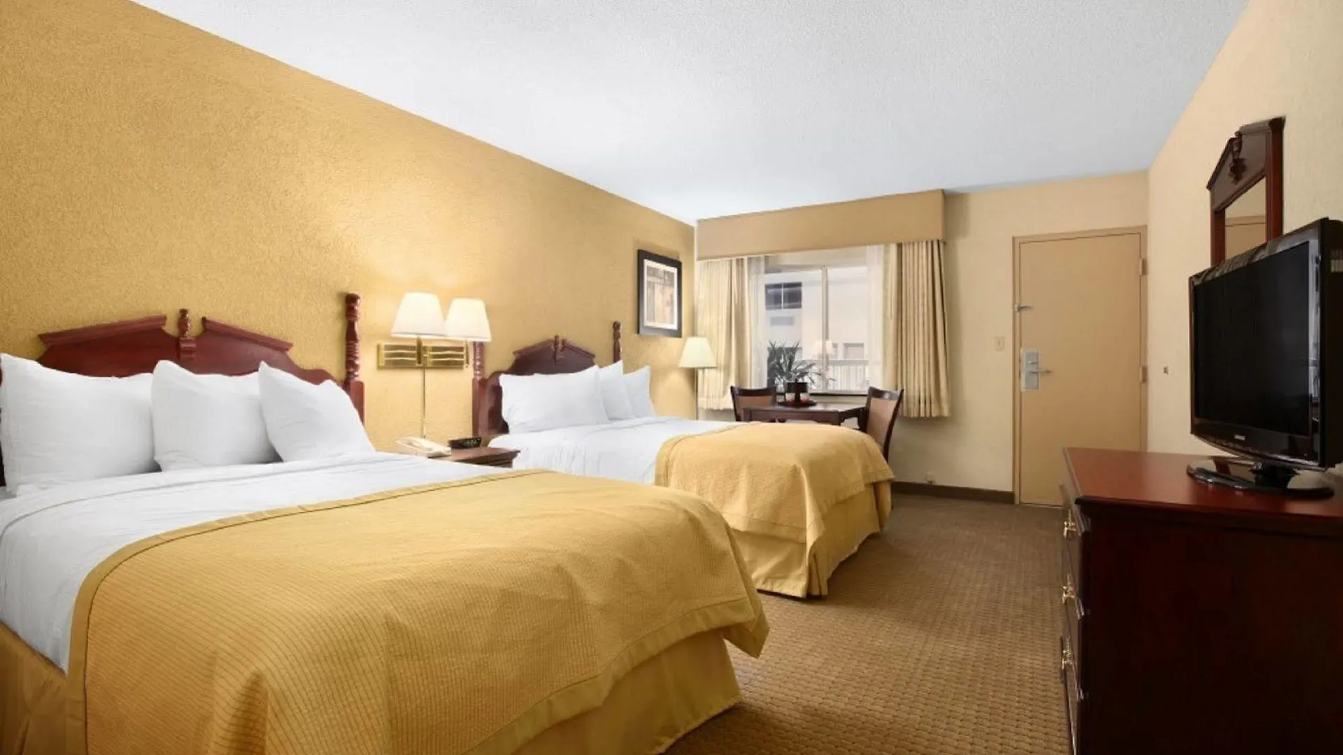 Ramada Plaza Louisville Hotel And Conference Center 3*,